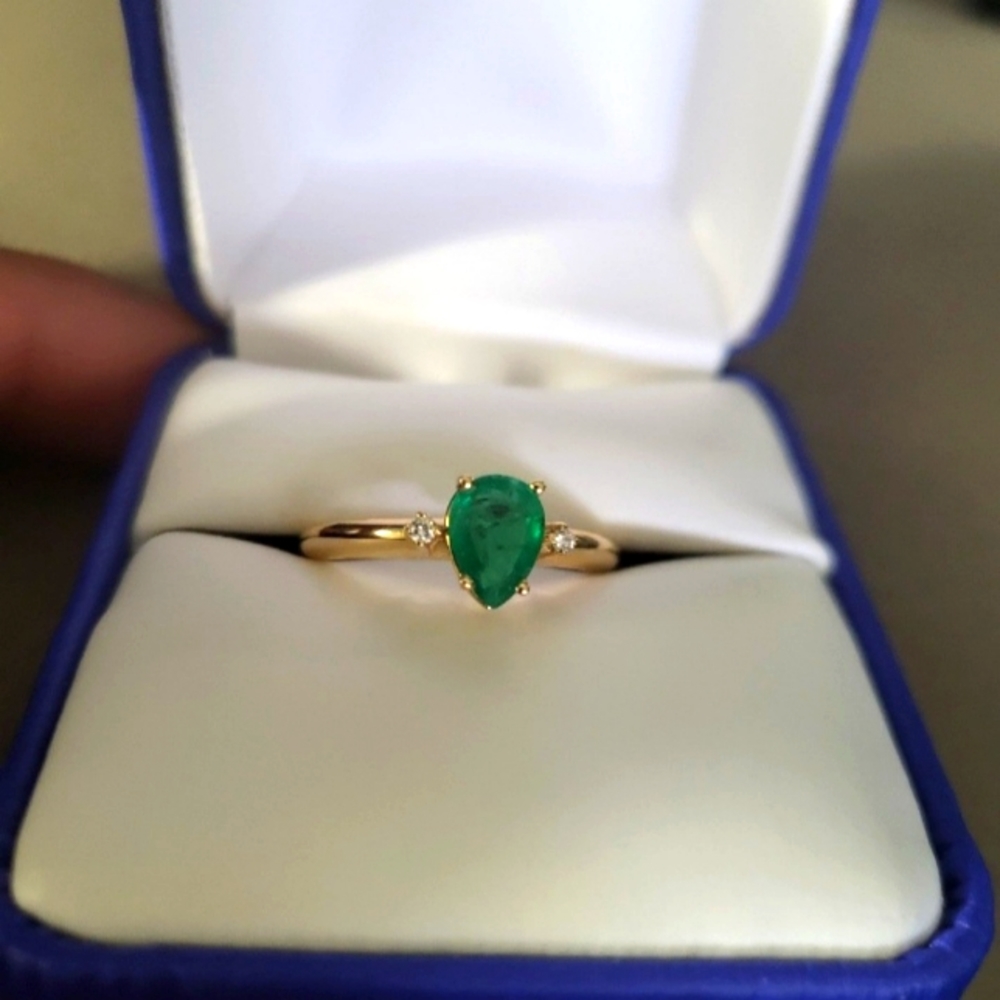 Natural Emerald and Diamond Ring